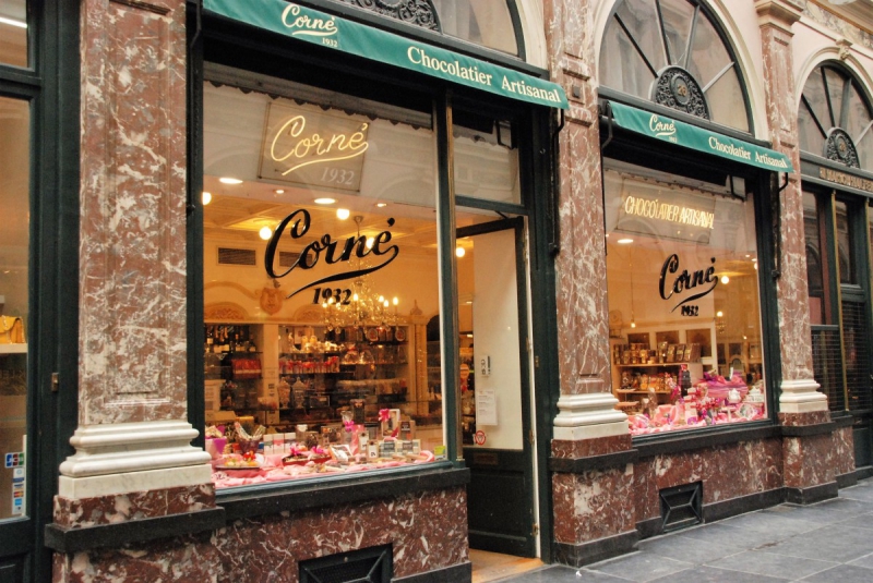 chocolaterie-ST MANDRIER SUR MER-min_chocolate_chocolaterie_shop_luxury_chic_gallery_brussels_belgium-558146